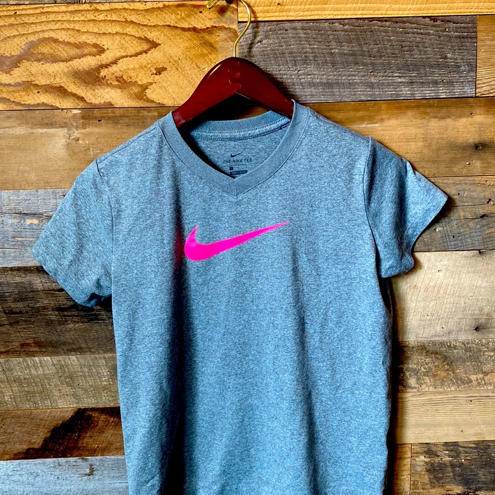 Girls Nike dri fit tee. Size L